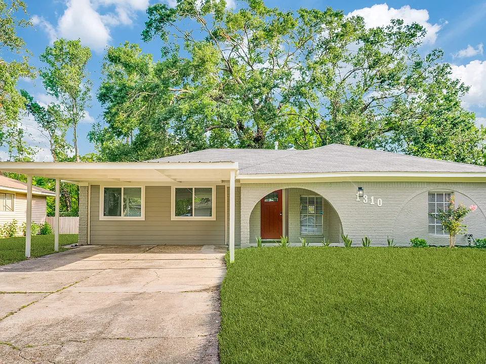 1310 W Donovan St