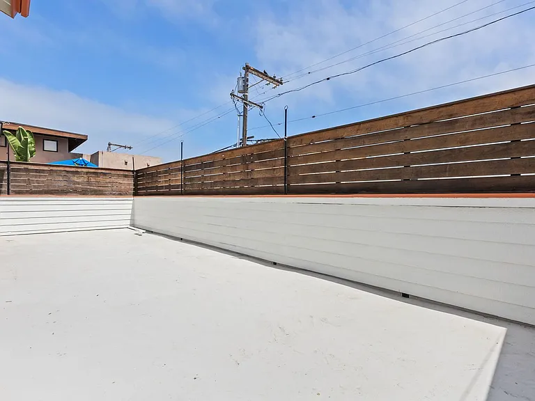 4866 Santa Cruz Ave — Photo 23