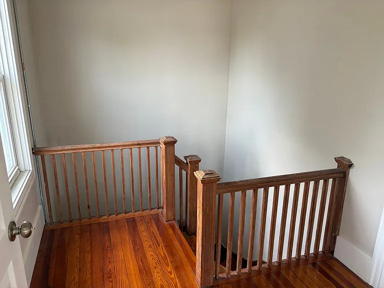 207 Lowden St — Photo 5