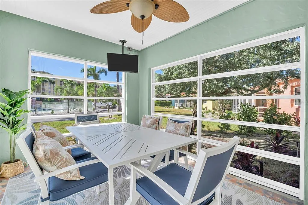 3 bed, 2.0 bath, 1243 sqft, $5,000 — Photo 3