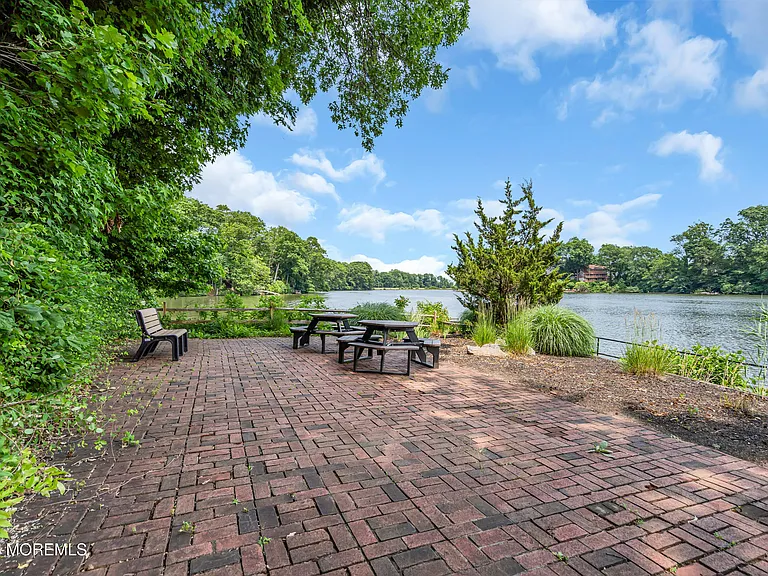 34 Lexington Ct — Photo 31