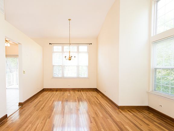 5th image of 10 Meadow Ct