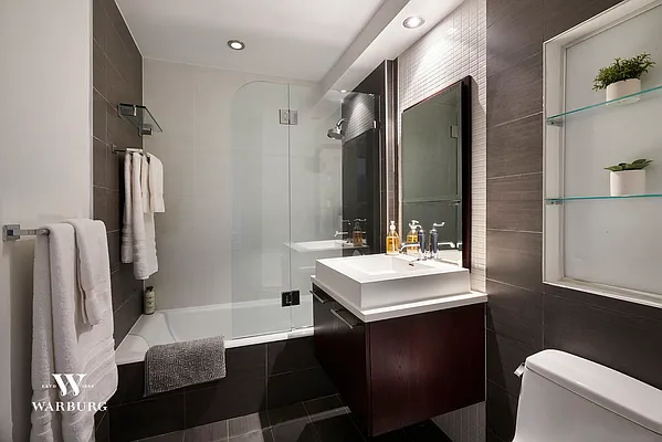 Sold by Warburg | media 6