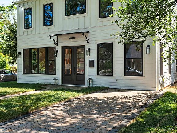 2nd image of 101 Roosevelt Ct