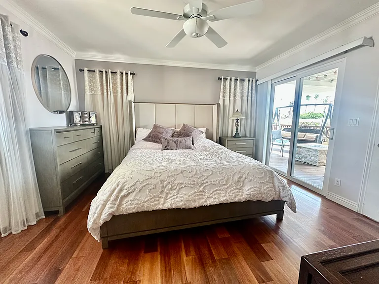 2048 N Screenland Dr — Photo 22