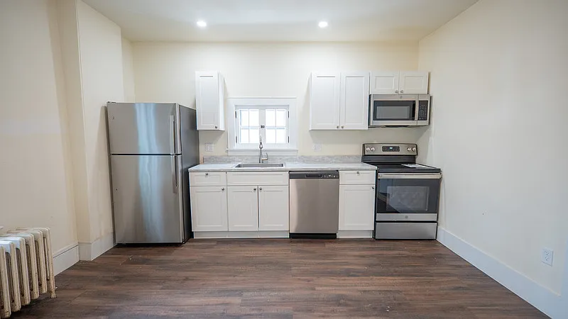 2 bed, 1.0 bath, $2,400 — Photo 2