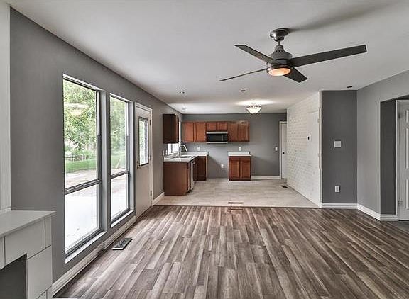 3rd image of 2073 Greenheath Dr