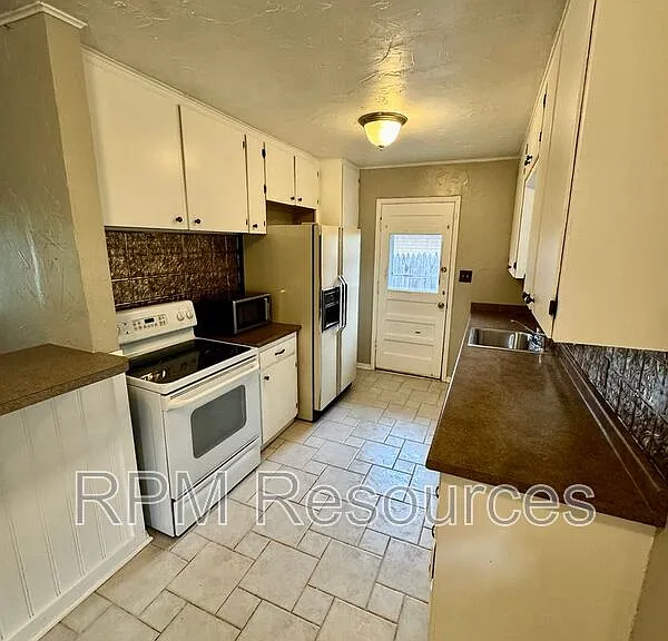 2137 Barclay Rd — Photo 10