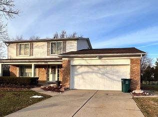 898 Portsmouth Rd, Troy, MI 48084