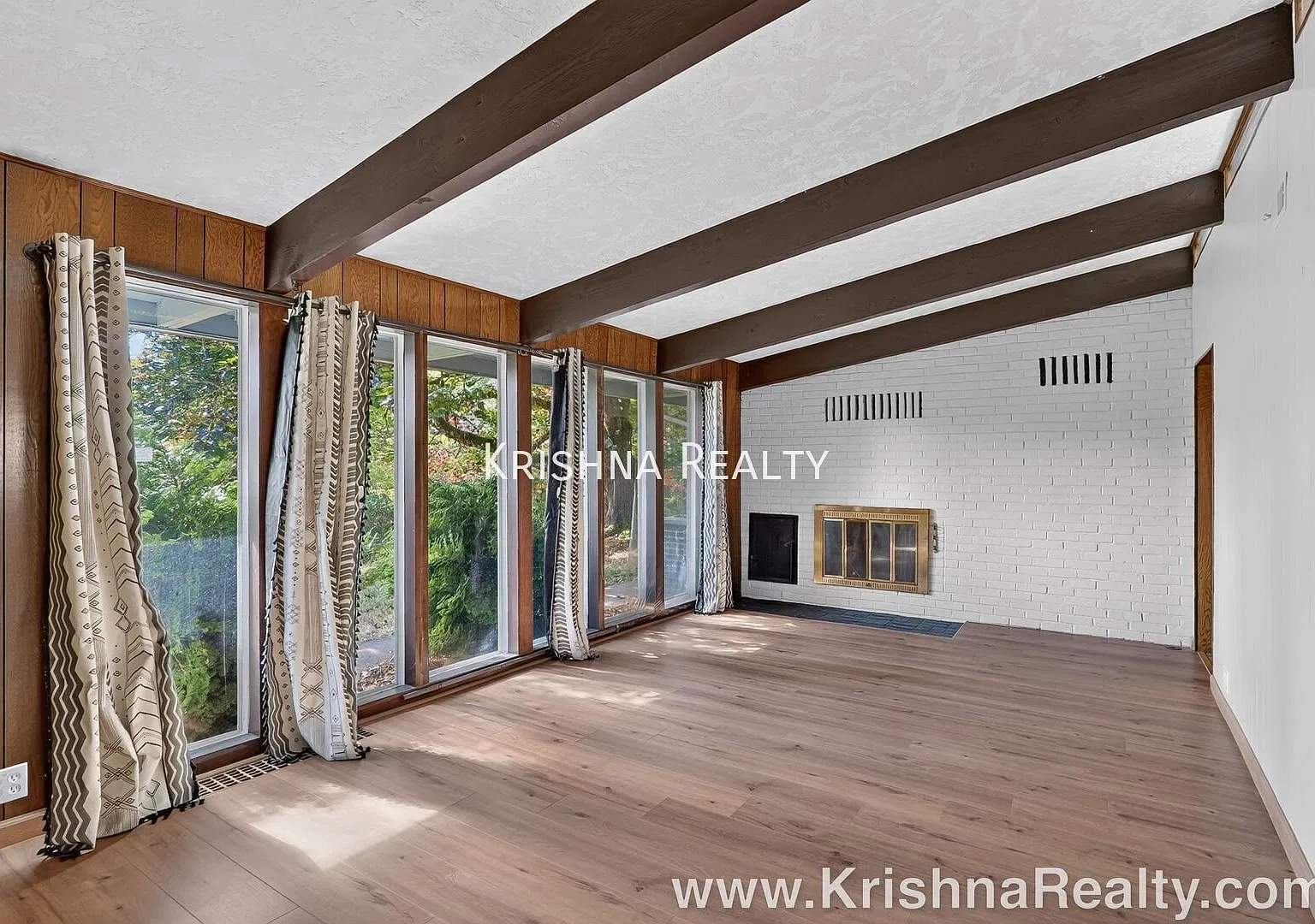 *Lots Of Updates* Charming Mid-Century Modern Ranch | 3 Bed | 2 Bath | One-Level Living | Prime C... — Photo 3