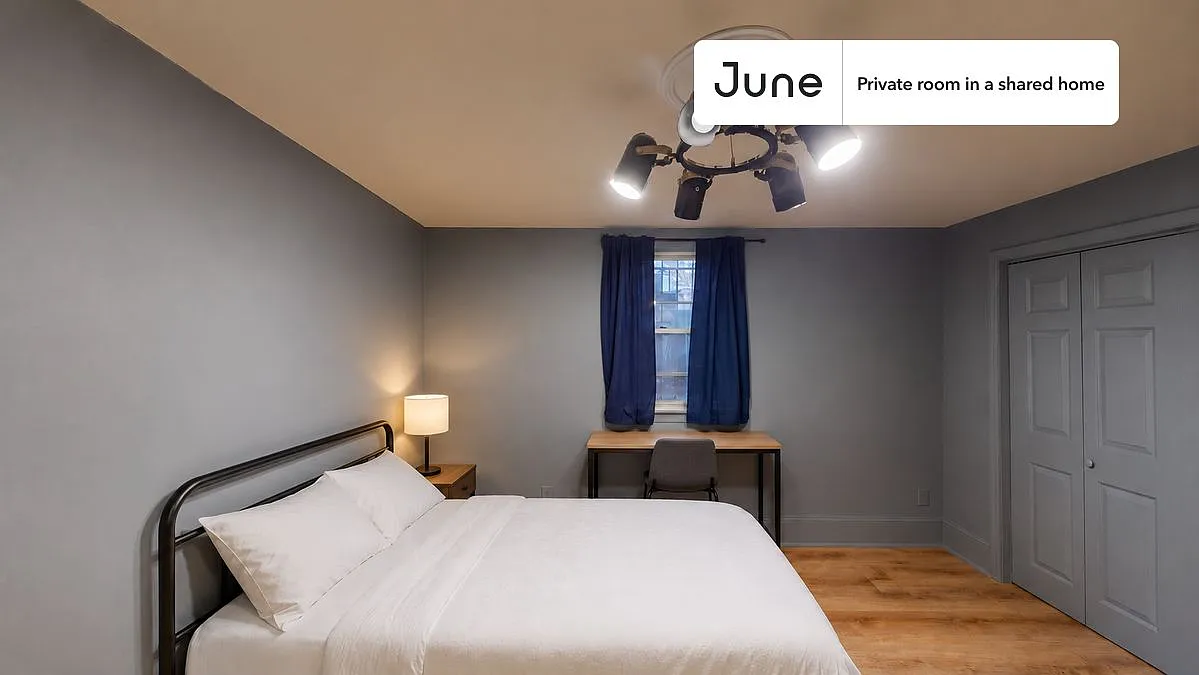 Queen bedroom in 5 bed/2 bath home in Columbia Heights #337 C — Photo 1