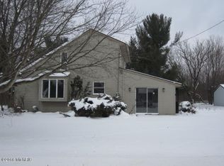 925 N Paw Paw St, Lawrence, MI 49064