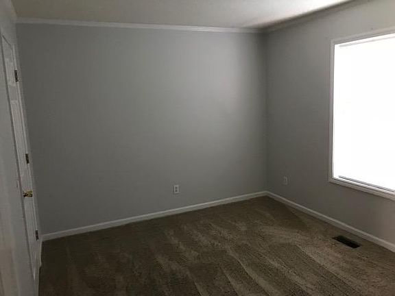 4th image of 300 Picket Place Way