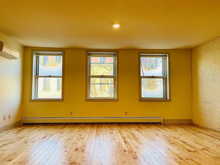 191 College St #303 — Photo 22