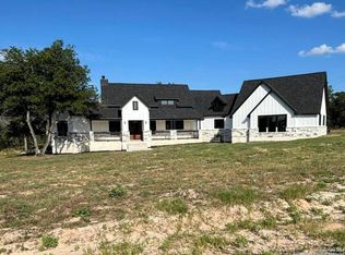 100 Timber Rdg, La Vernia, TX 78121