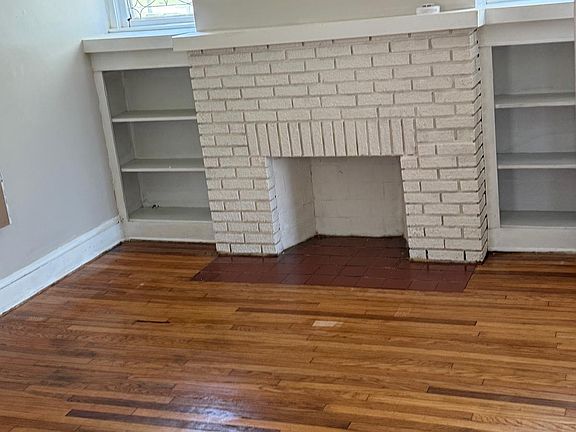4th image of 10111 Plymouth Ave