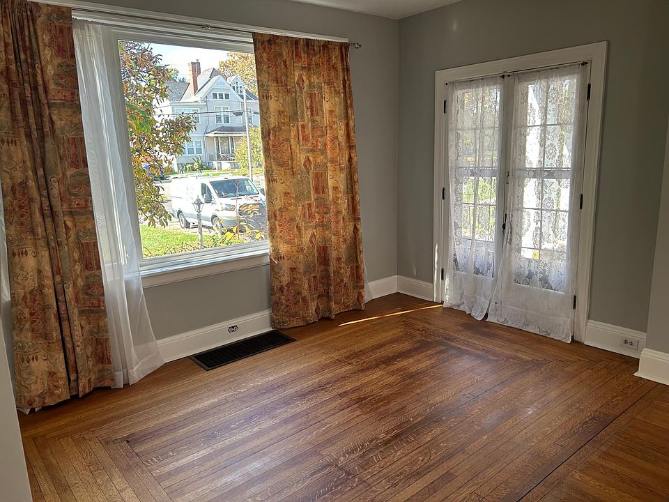entrance
flex space