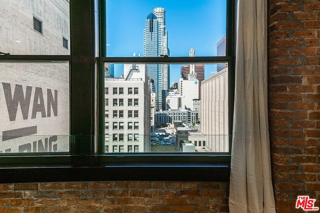 2 bed, 2.0 bath, 1260 sqft, $5,500 — Photo 3