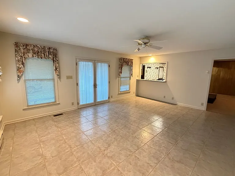 6811 Oakdale Rd — Photo 14