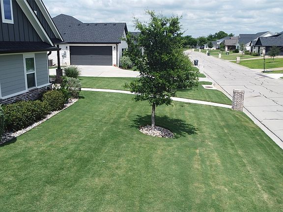3rd image of 10116 T Bury Ln
