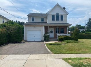 19 Raymond St, Glen Cove, NY 11542