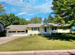 2 Circle Dr, Springfield, MN 56087