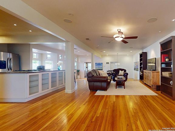 3rd image of 414 BRIGHTWOOD PL