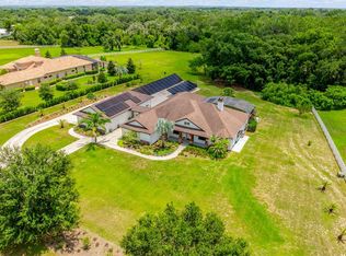 27324 Grand Oak Ln, Tavares, FL 32778