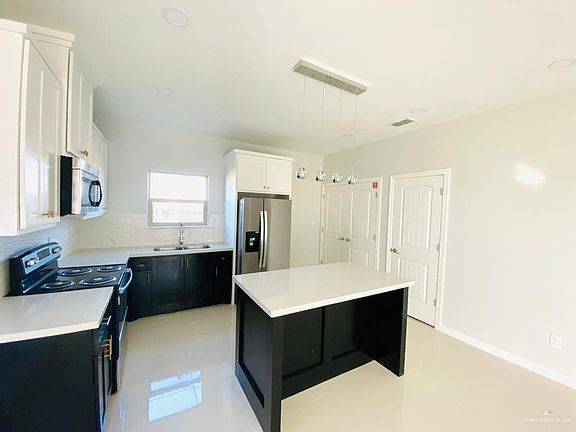 5th image of 208 W Rutherford Ave #2