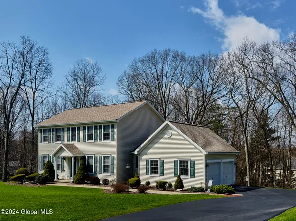 7 Pineview Lane, East Greenbush, NY 12061