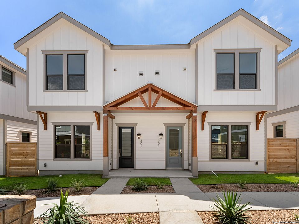 1st image of 914 N Olive #701