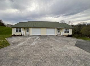 947 Nichols St, Dandridge, TN 37725