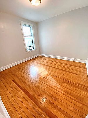 5th image of 30-29 33rd St #2B