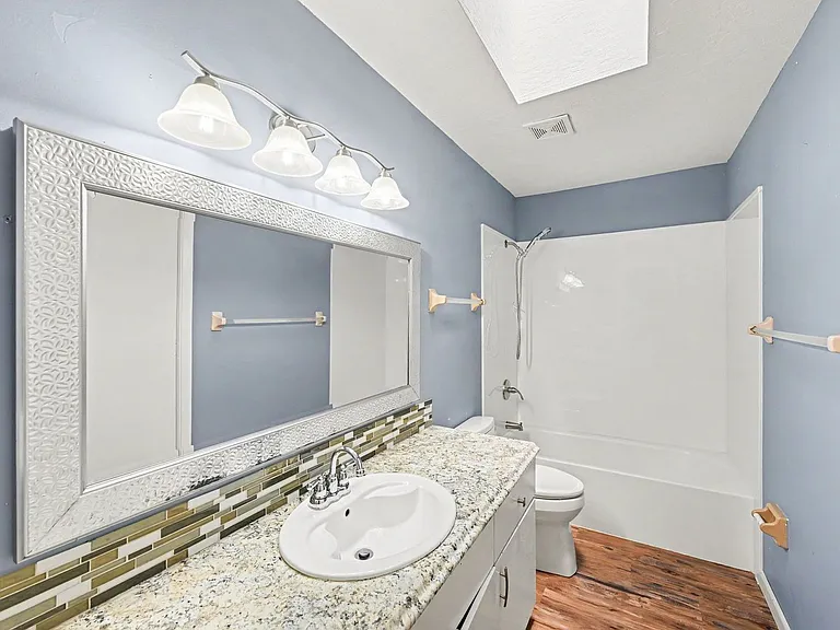 1242 Laconia St — Photo 14