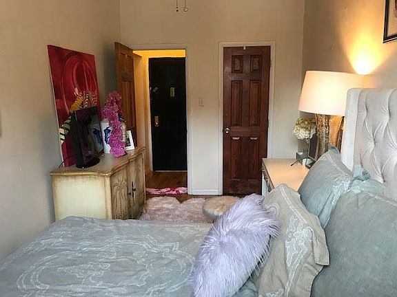 3rd image of 43 W 74th St APT 5
