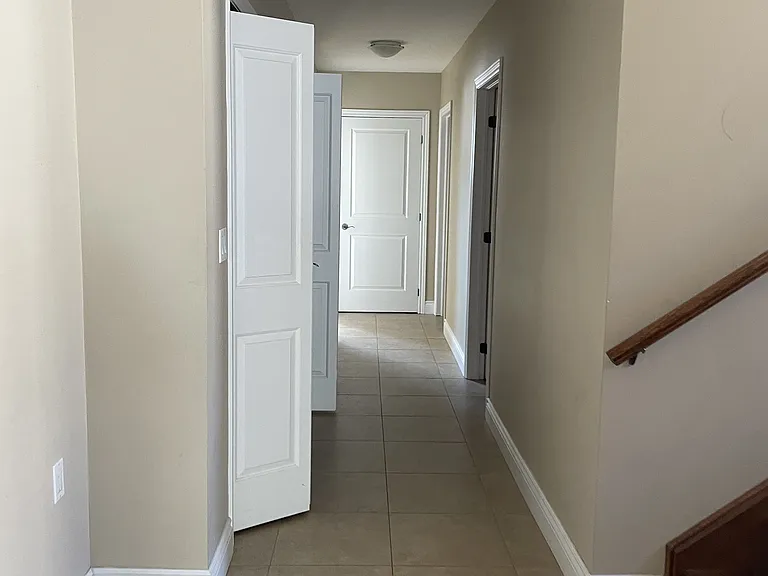 179B The Queensway S — Photo 15