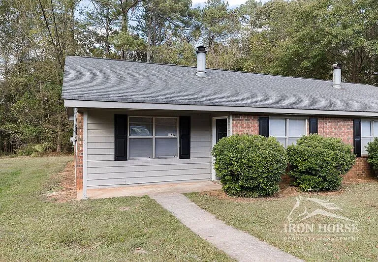1172 White Oak Dr — Photo 2