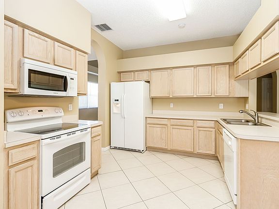 3rd image of 16036 Shinnecock Dr