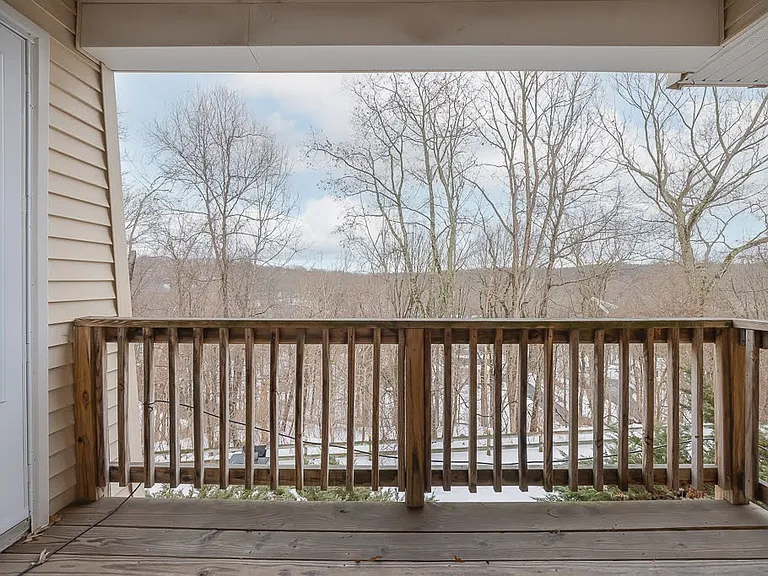 529 Fox Run Ln — Photo 16
