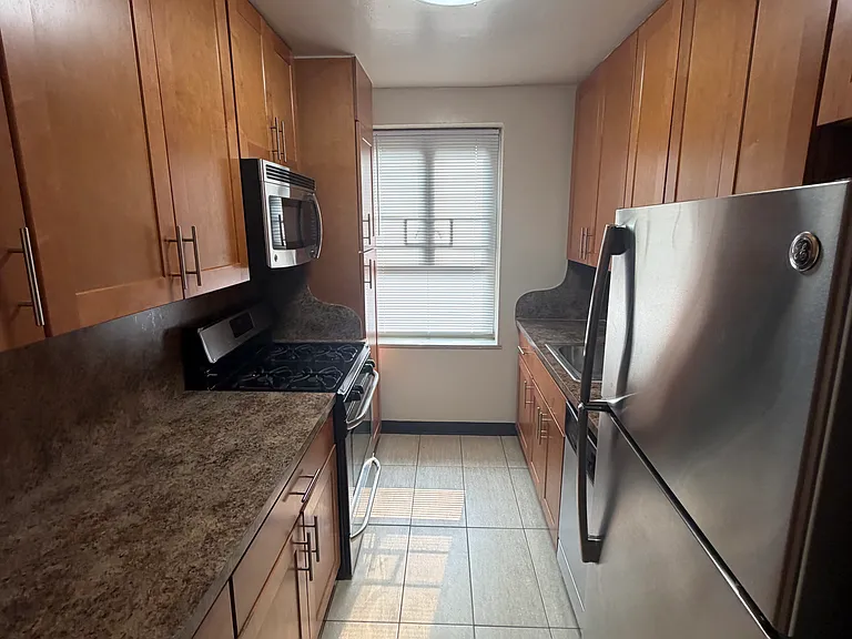 65th Cres — Photo 3