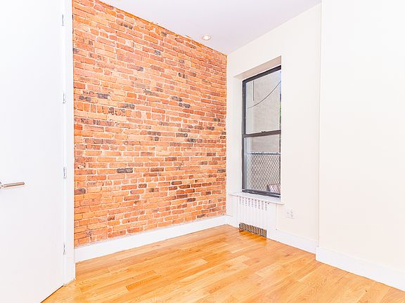4th image of 1420 Putnam Ave #L11