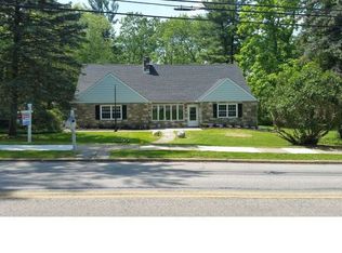 240 Camp Hill Rd, Fort Washington, PA 19034