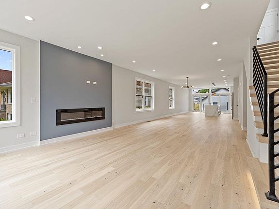 4th image of 5520 N Nordica Ave