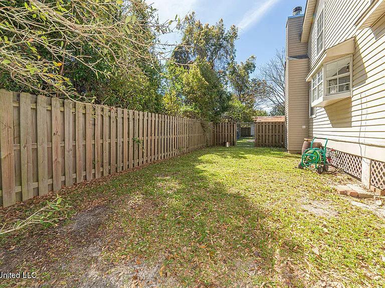 114 Menge Ave — Photo 51