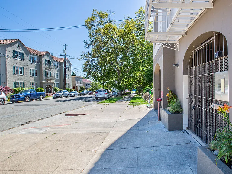 4231 Montgomery — Photo 13