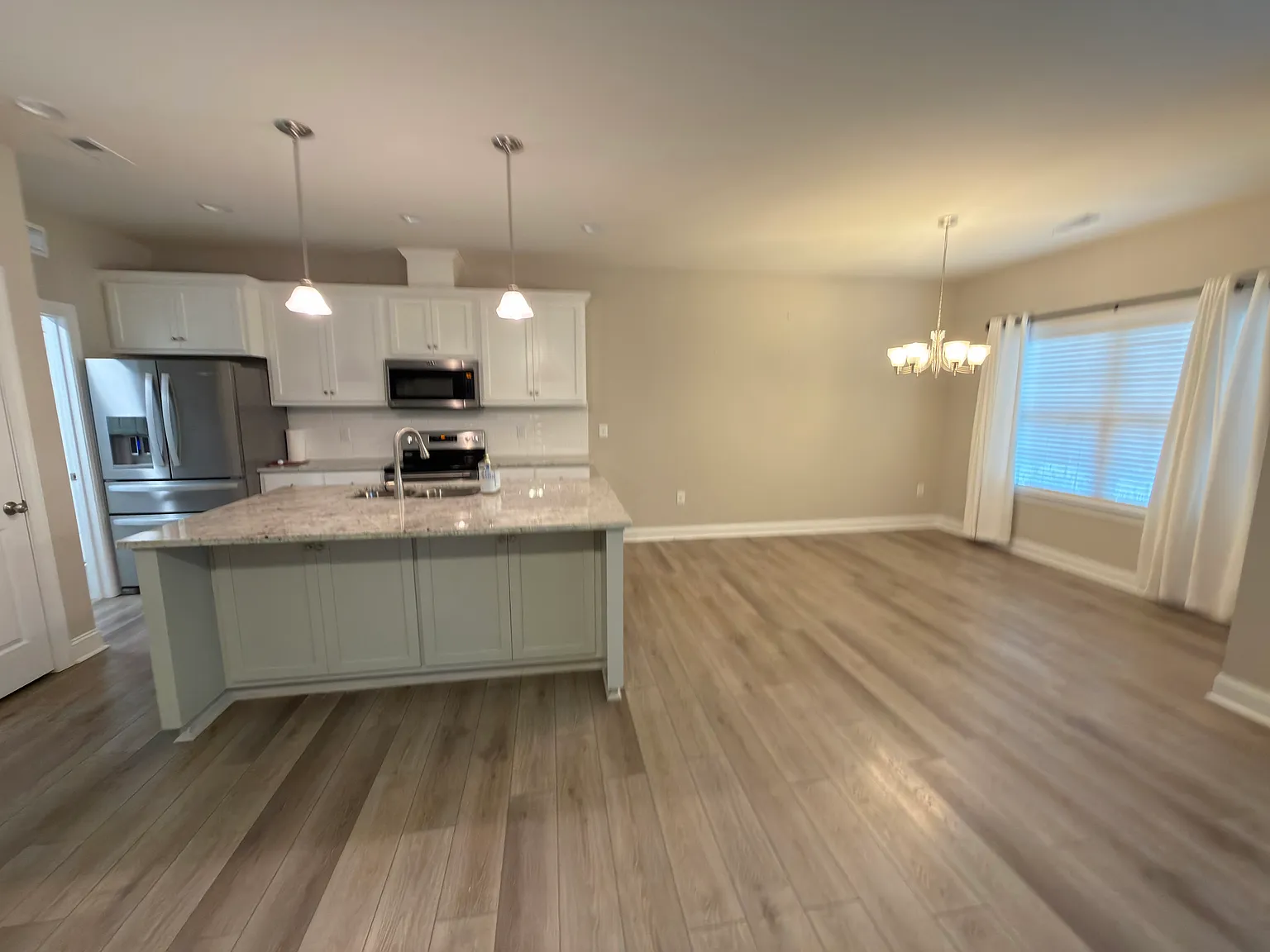 3 bed, 1587 sqft, $2,300 — Photo 4