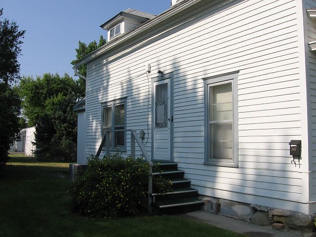 1st image of 24 1/2 Alderson Ave