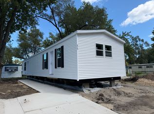 215 Whittier #172, South Lyon, MI 48178