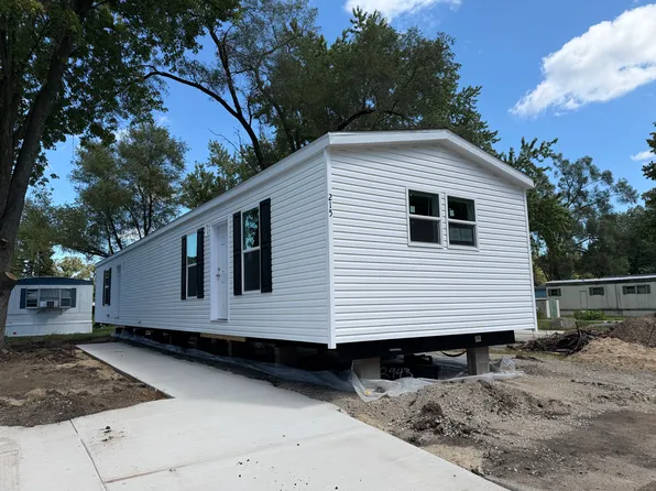 215 Whittier #172, South Lyon, MI 48178