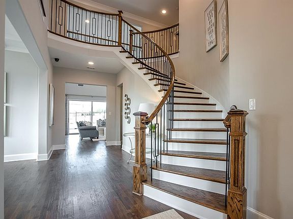 4th image of 631 Country Brook Ln
